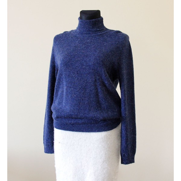Women's sweater with a high collar 0759